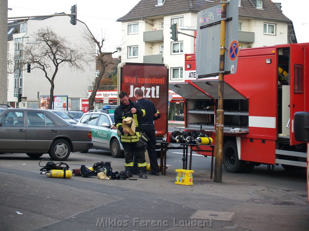 Dachgeschossbrand Koeln Muelheim Duennwalderstr  114.JPG